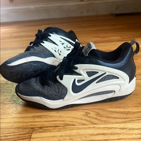 Nike | Shoes | Nike Black And Cream Sport Sneakers | Poshmark display picture 2